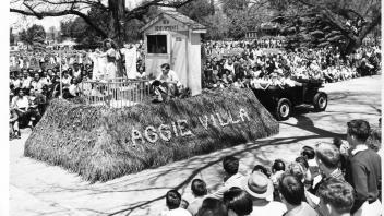 Aggie Villa parade float, 1950.jpg