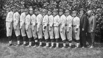 Baseball team, Hoskins, Cecil O’Hara, Ralph Vawter, Harwood, A. Banta, Emil Pohli, Bosworth, Parker Hall, John M. Roberts, E. Roundtree (Captain), Onstott, W. Brewer, Roy Stettler (Manager), Jay Dwiggins (Coach) 1915.jpg