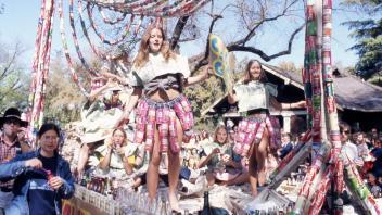 Can Can Girls on Recycling float, 1974.jpg