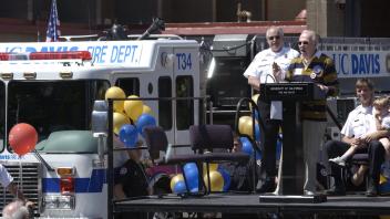 Chancellor Vanderhoef speaking at the Fire Department, 2002.jpg