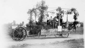 Division of Agricultural Engineering forge float, Picnic Day, 1917..jpg