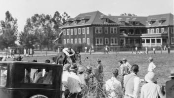 Horse race, 1930.jpg