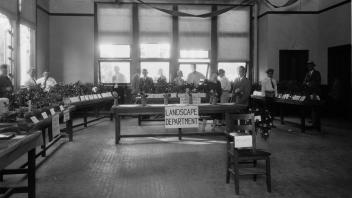 Landscape Department, 1930.jpg