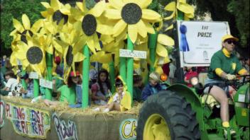 Parade Float, 1997.jpg