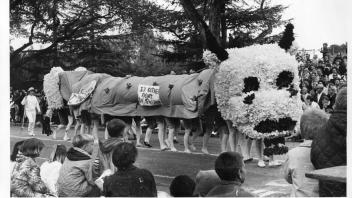 Parade float, 1968.jpg