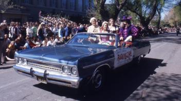 Parade float, 1974.jpg