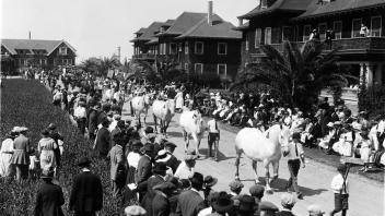Parade, 1921.jpg