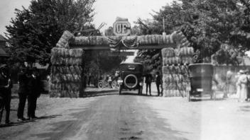 Picnic Day Entrance, 1917.jpg