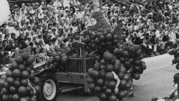 Viticulture and Enology Float, 1981.jpg